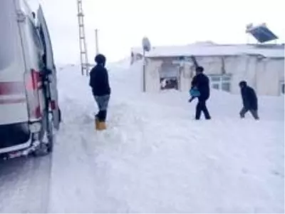 Yoğun kar nedeniyle mahsur kalan 293 vatandaş kurtarıldı Yoğun kar nedeniyle mahsur kalan 293 vatandaş kurtarıldı