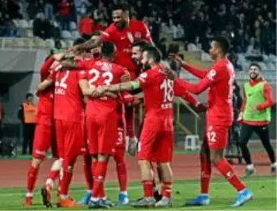 Antalyaspor deplasmanda gülüyor Antalyaspor deplasmanda gülüyor