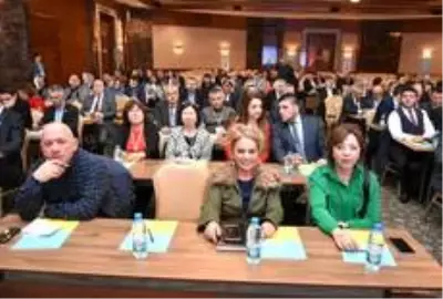 Başkan Özcan, Yerel Yönetimler Çalıştayı'na katıldı Başkan Özcan, Yerel Yönetimler Çalıştayı'na katıldı