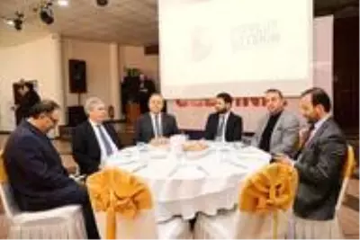 Başkan Öztekin üniversitelileri misafir etti Başkan Öztekin üniversitelileri misafir etti