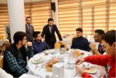 Başkan Öztekin üniversitelileri misafir etti Başkan Öztekin üniversitelileri misafir etti