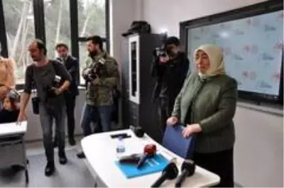 Binali Yıldırım ve eşi Semiha Yıldırım okul açılışında gözyaşı döktü Binali Yıldırım ve eşi Semiha Yıldırım okul açılışında gözyaşı döktü