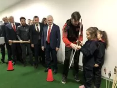 Binali Yıldırım ve eşi Semiha Yıldırım okul açılışında gözyaşı döktü Binali Yıldırım ve eşi Semiha Yıldırım okul açılışında gözyaşı döktü