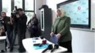 Binali Yıldırım ve eşi Semiha Yıldırım okul açılışında gözyaşı döktü Binali Yıldırım ve eşi Semiha Yıldırım okul açılışında gözyaşı döktü
