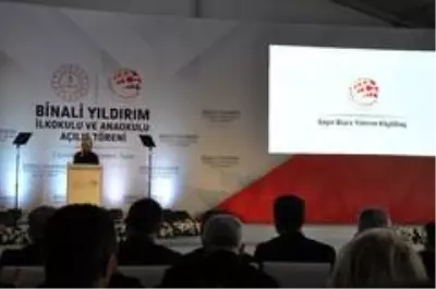 Binali Yıldırım ve eşi Semiha Yıldırım okul açılışında gözyaşı döktü Binali Yıldırım ve eşi Semiha Yıldırım okul açılışında gözyaşı döktü