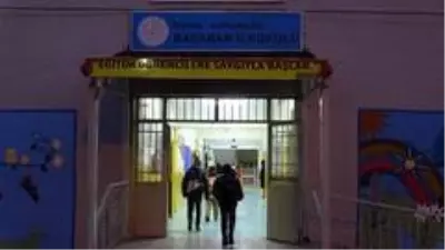 Bursa'da 24 okul yıkılıyor...Öğrenciler bugün son kez yıkılacak okullarına gitti Bursa'da 24 okul yıkılıyor...Öğrenciler bugün son kez yıkılacak okullarına gitti