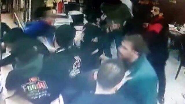 İstanbul'da Suriyelilerin restorana yaptıkları satırlı-bıçaklı baskını kamerada