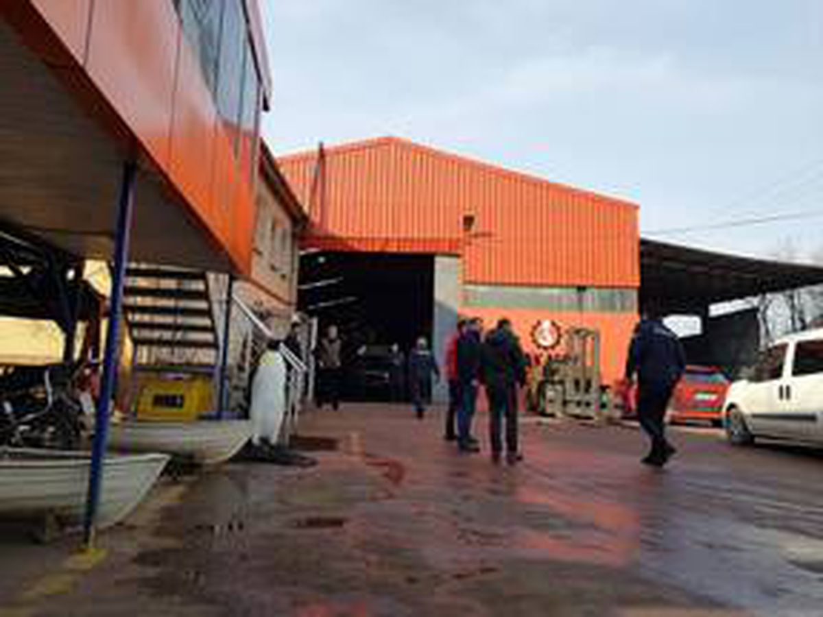 Kocaeli'de fabrikanın çatısından düşen boyacı hayatını kaybetti