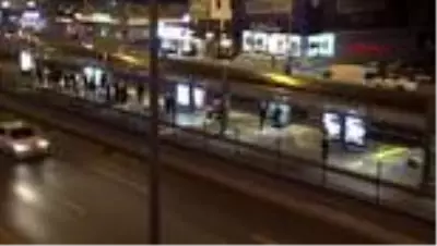 Metrobüste 11 yaşındaki kıza taciz iddiası faslı şüpheli gözaltında Metrobüste 11 yaşındaki kıza taciz iddiası faslı şüpheli gözaltında