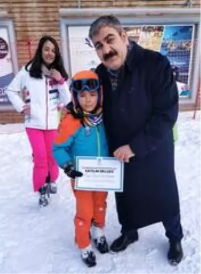 Sunar'dan öğrencilere belge ödülü Sunar'dan öğrencilere belge ödülü