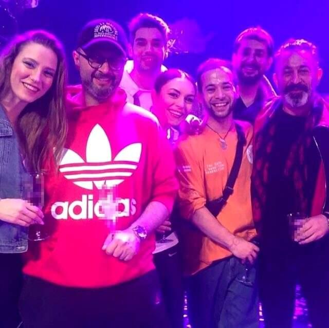 Aşk yaşadıkları söylenen Cem Yılmaz ve Serenay Sarıkaya aynı karede