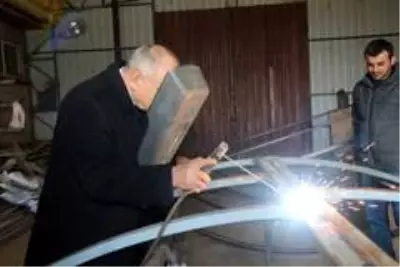 Başkan Öztürk belediye üretim atölyesini gezdi