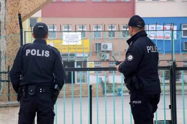 Denizli soyadı ile dalga geçen arkadaşını bıçakladı