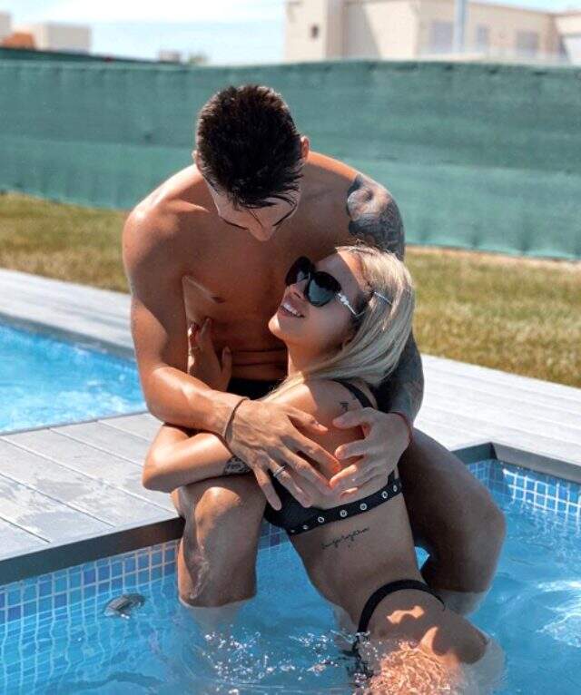 Inter'in yıldızı Martinez'in sevgilisine bir bakan bir daha bakıyor!