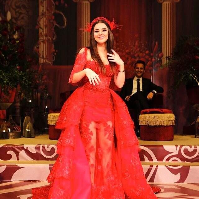 Merve Özbey, takipçisinin 'Otur o gıdığına ağla' yorumuna sert tepki gösterdi