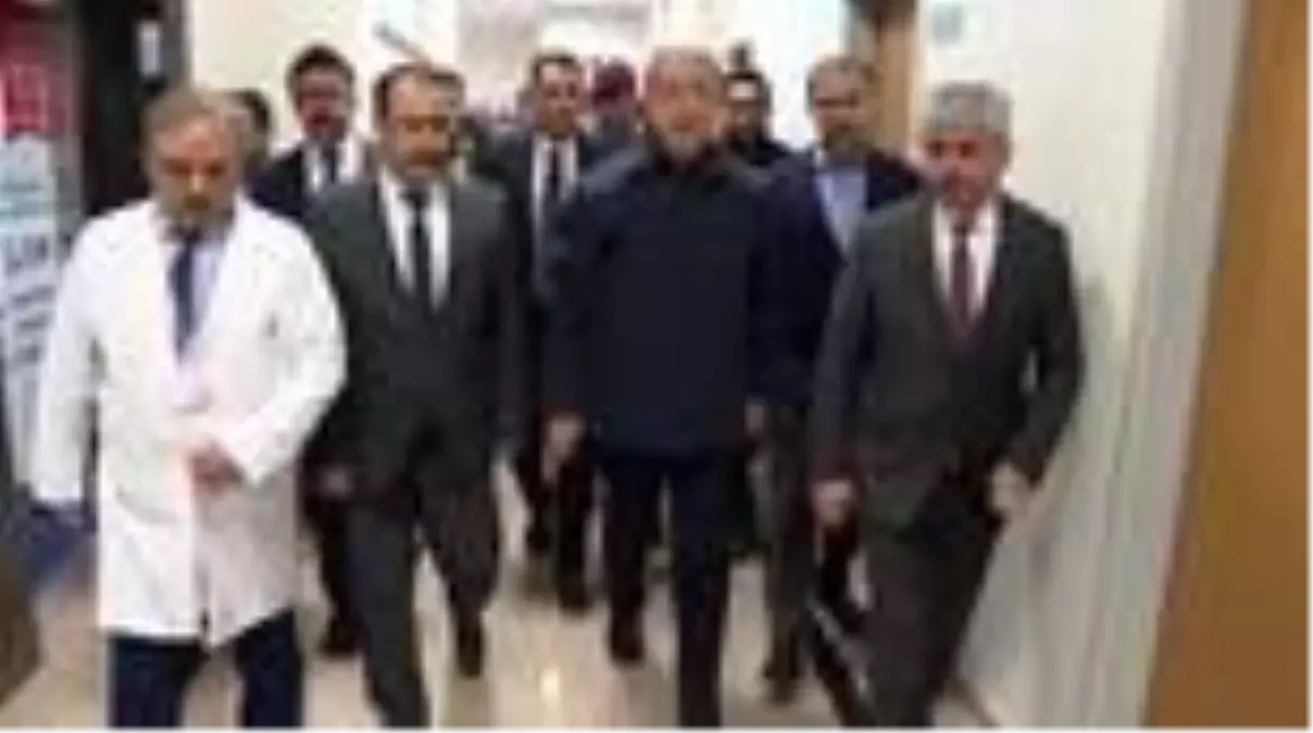 Milli Savunma Bakanı Akar yaralı askerleri ziyaret etti (2)