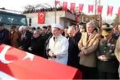 Şehit Halil Demir'in cenazesi memleketine getirildi (2) Şehit Halil Demir'in cenazesi memleketine getirildi (2)