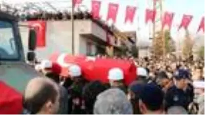 Şehit Halil Demir'in cenazesi memleketine getirildi (2) Şehit Halil Demir'in cenazesi memleketine getirildi (2)