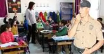 Sözleşmeli öğretmen, lise mezunu bir bekçiden yılda yüzde 10,7 daha az kazanıyor