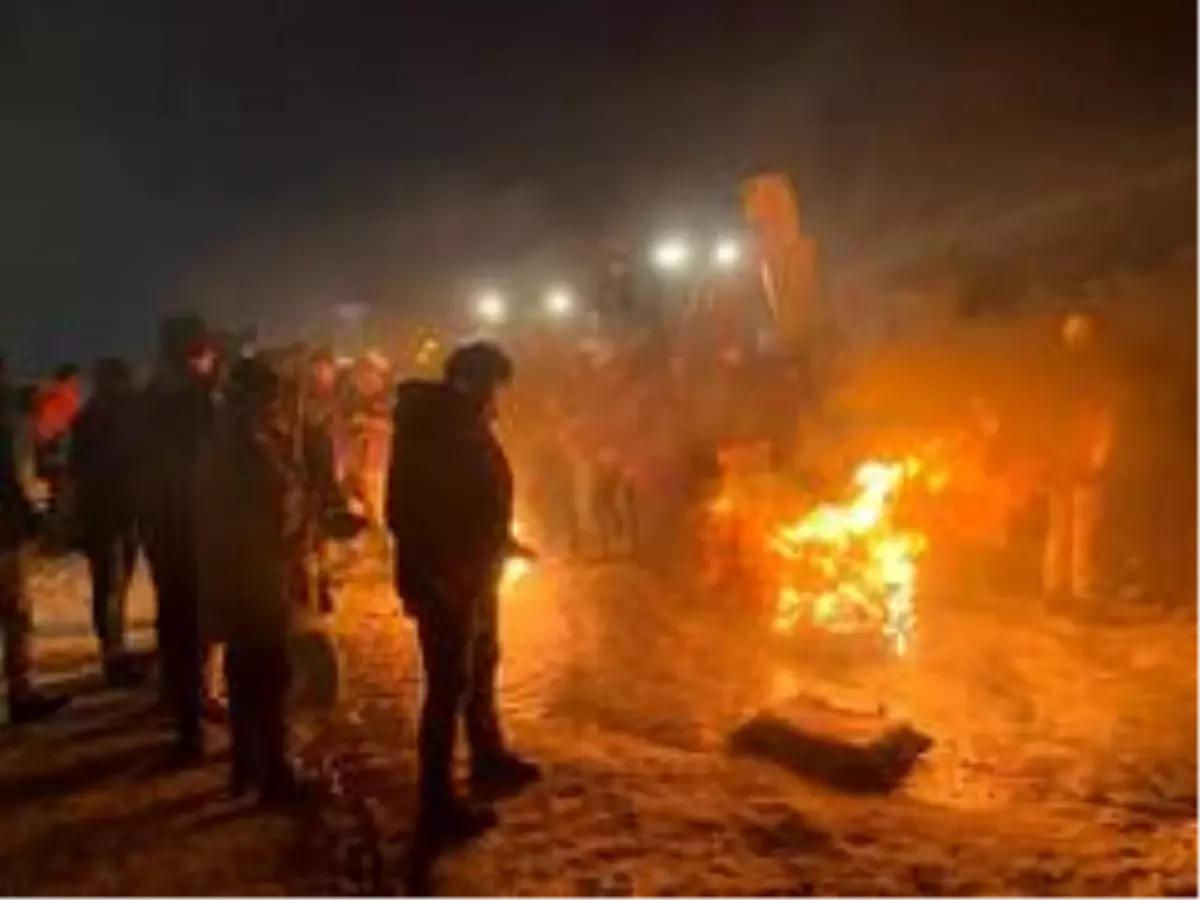 Üzerine çığ düşen minibüsteki 4 kişinin cansız bedenine ulaşıldı