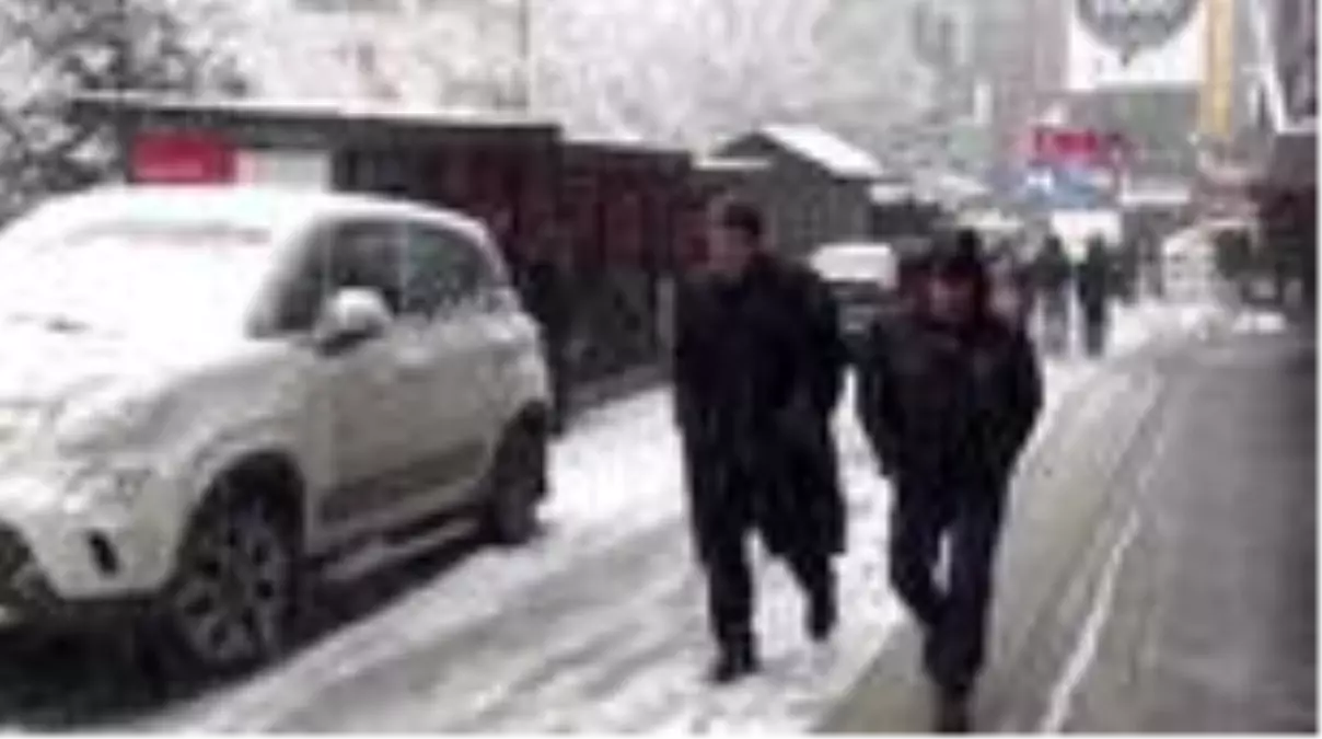 Van'da, çocukların kar eğlencesi