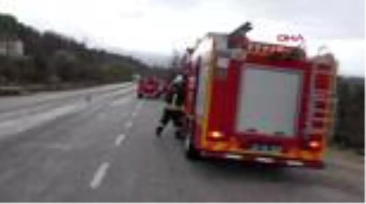 20 metrelik şarampole yuvarlanan otomobilden yaralı kurtarıldılar