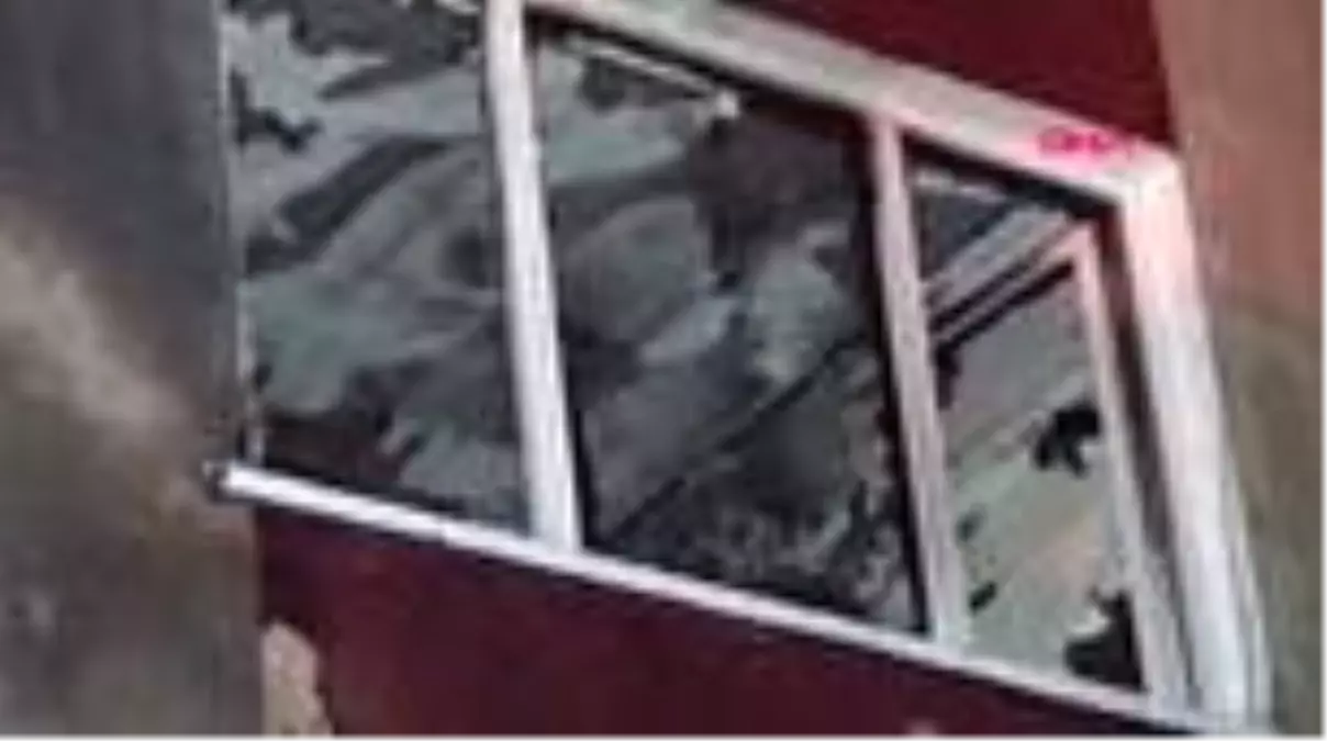 Ankara'da apartmanda yangın 2'si çocuk, 4 kişi dumandan etkilendi