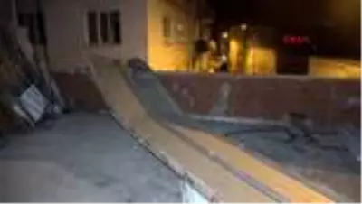Bursa'da şiddetli rüzgar fabrika'nın çatısını uçurdu Bursa'da şiddetli rüzgar fabrika'nın çatısını uçurdu