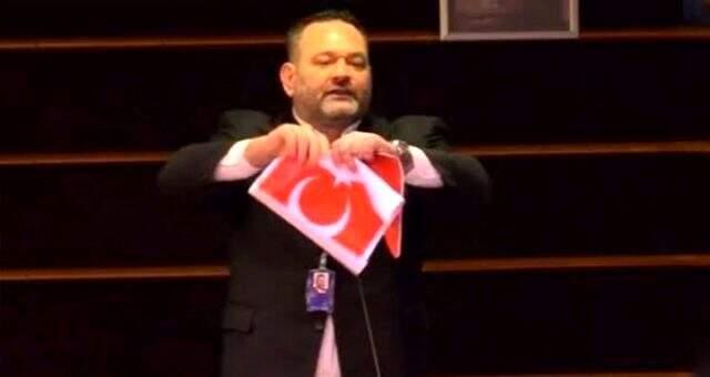 Cumhurbaşkanı Erdoğan'dan Türk bayrağını yırtan Yunan vekile tepki: Ahlaksız, edepsiz, kansız.