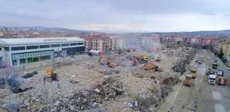 Elazığ'da 4 bin 600 bina için yıkım kararı verilmişti, çalışmalar aralıksız devam ediyor