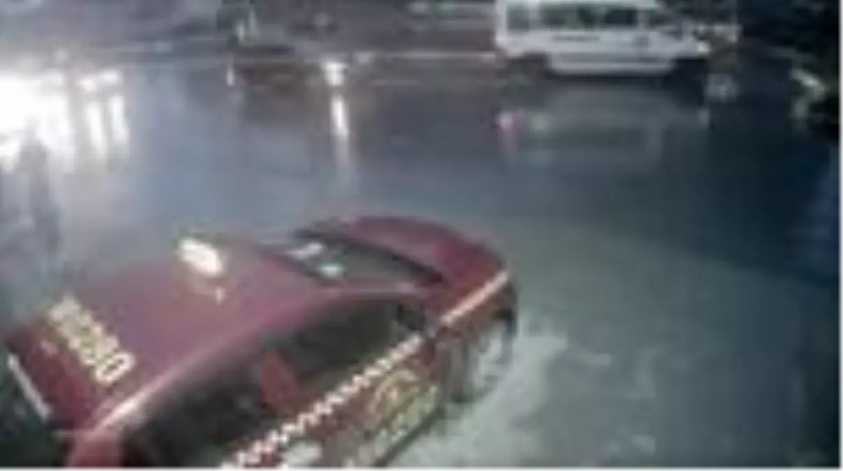 Esenyurt'ta taksicilerin silahlı kavgası: 2 yaralı (2)