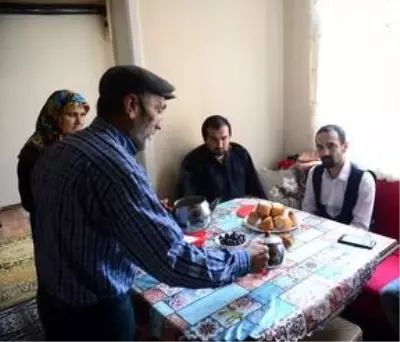 Giresunlu çift üçü kendi çocukları 6 engelliye özenle bakarak takdir topluyor