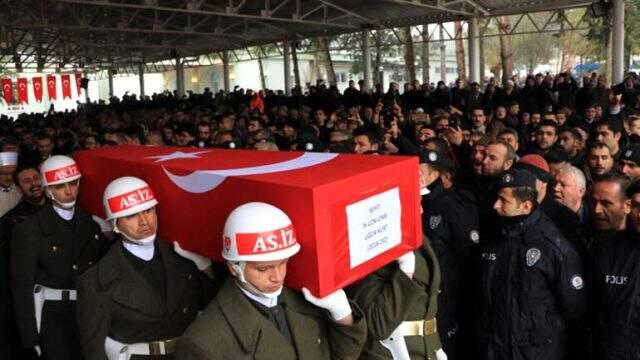 İdlib'de şehit olan 2 askerimiz memleketlerinde toprağa verildi.