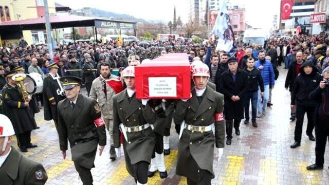 İdlib'de şehit olan 2 askerimiz memleketlerinde toprağa verildi.
