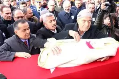 İdlib şehidi Uzman Onbaşı Kadir Yıldız, Aksaray'da son yolculuğuna uğurlandı İdlib şehidi Uzman Onbaşı Kadir Yıldız, Aksaray'da son yolculuğuna uğurlandı