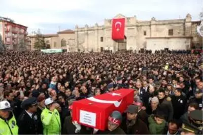 İdlib şehidi Uzman Onbaşı Kadir Yıldız, Aksaray'da son yolculuğuna uğurlandı İdlib şehidi Uzman Onbaşı Kadir Yıldız, Aksaray'da son yolculuğuna uğurlandı