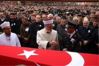 İdlib şehidi Uzman Onbaşı Kadir Yıldız, Aksaray'da son yolculuğuna uğurlandı İdlib şehidi Uzman Onbaşı Kadir Yıldız, Aksaray'da son yolculuğuna uğurlandı