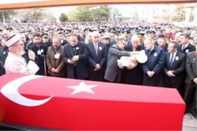 İdlib şehidi Uzman Onbaşı Kadir Yıldız, Aksaray'da son yolculuğuna uğurlandı İdlib şehidi Uzman Onbaşı Kadir Yıldız, Aksaray'da son yolculuğuna uğurlandı