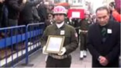 İdlib şehidi Uzman Onbaşı Kadir Yıldız, son yolculuğuna uğurlandı İdlib şehidi Uzman Onbaşı Kadir Yıldız, son yolculuğuna uğurlandı