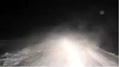 Küçük çocuğu hastaneye ulaştırmak için 8 saat tipiyle mücadele ettiler
