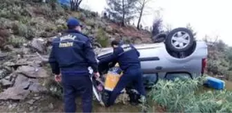 Seydikemer: Muğla'da şarampole devrilen otomobildeki iki kişiyi itfaiye ekipleri kurtardı Seydikemer: Muğla'da şarampole devrilen otomobildeki iki kişiyi itfaiye ekipleri kurtardı