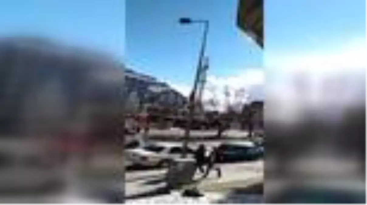 Şiddetli rüzgar minarenin cam kubbesini yıktı