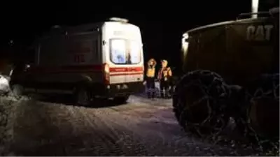 Ağrı'da 2 hasta kar nedeniyle 4 saatlik çalışmanın ardından hastaneye ulaştırıldı