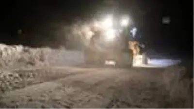 Ağrı'da 2 hasta kar nedeniyle 4 saatlik çalışmanın ardından hastaneye ulaştırıldı