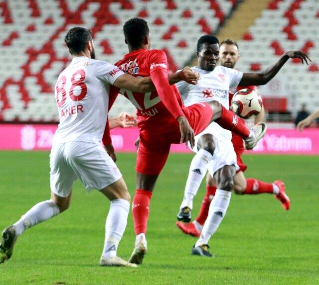 Antalyaspor ile Sivasspor 0-0 berabere kaldı