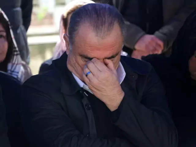 Babası Talat Terim'in ölüm yıl dönümünde, Fatih Terim ve annesi gözyaşlarını tutamadı