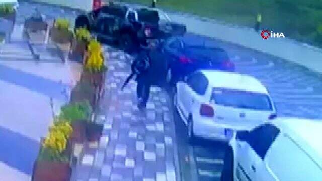Başakşehir'de hareketli anlar! Hırsızı durdurmak isterken başından silahla vuruldu