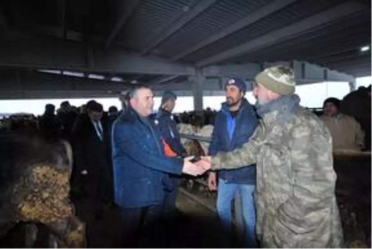 Başkan Demirbaş'dan hayvan pazarına ziyaret