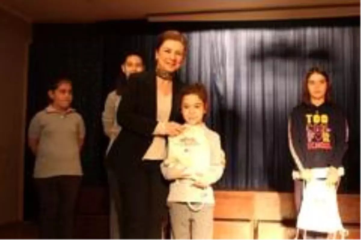 Başkan Köse'den başarılı öğrencilere hediye