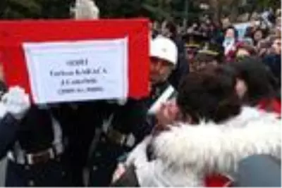 Çığ şehidi Tarkan Karaca, Eskişehir'de toprağa verildi Çığ şehidi Tarkan Karaca, Eskişehir'de toprağa verildi
